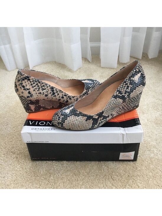 Vionic Shoes - 𝅺VIONIC cushioned snakeskin wedge